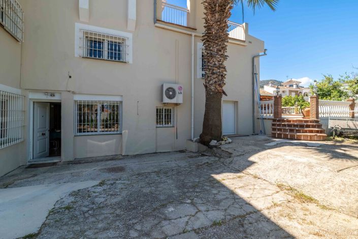 Image No.11-6 Bed Villa for sale