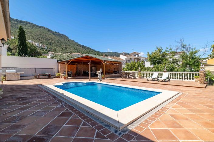 Image No.2-6 Bed Villa for sale