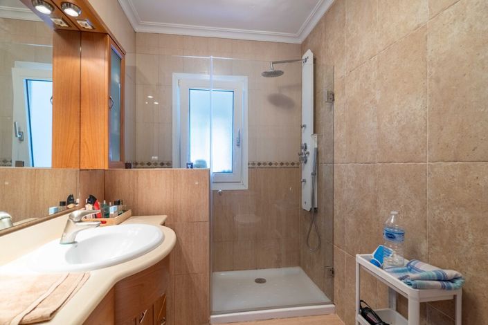 Image No.26-6 Bed Villa for sale