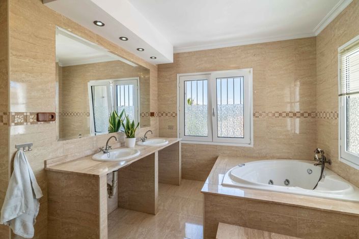 Image No.29-6 Bed Villa for sale