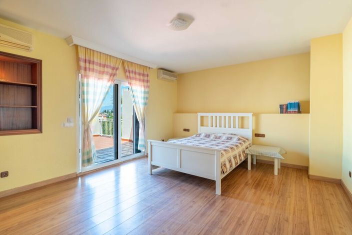 Image No.32-6 Bed Villa for sale