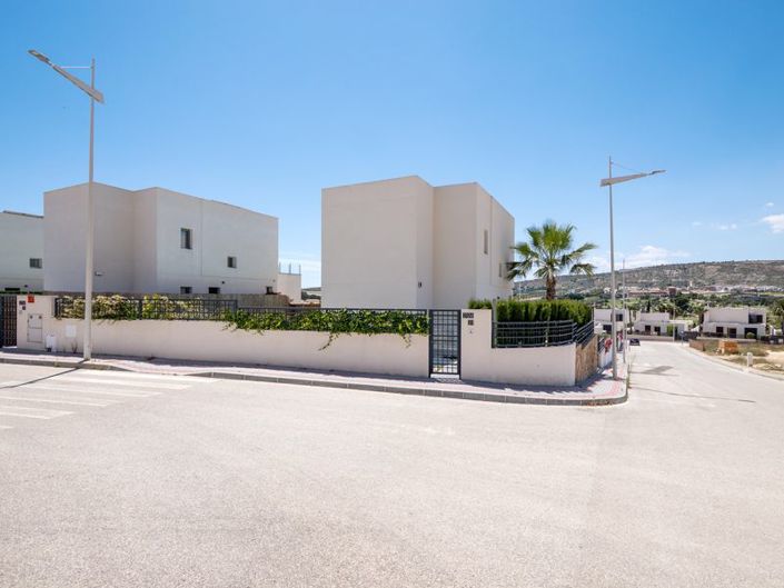 Image No.35-4 Bed Villa for sale