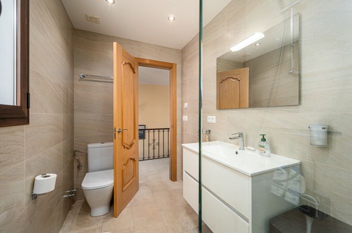 Image No.19-3 Bed Villa for sale
