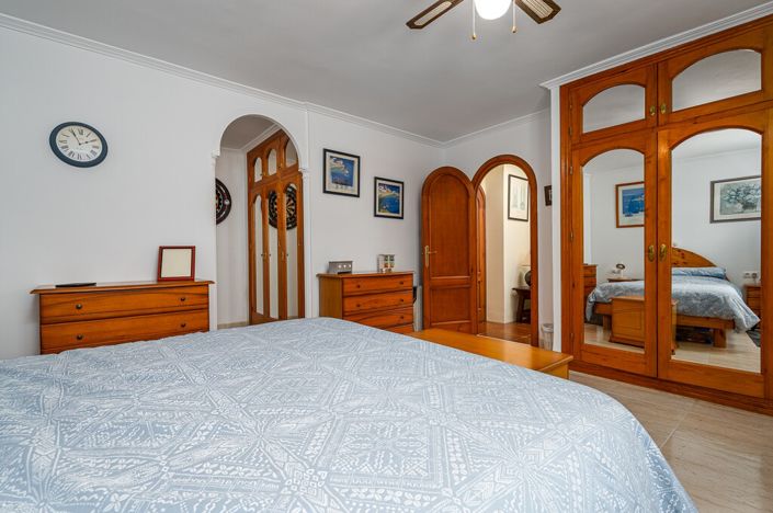Image No.16-2 Bed Townhouse for sale