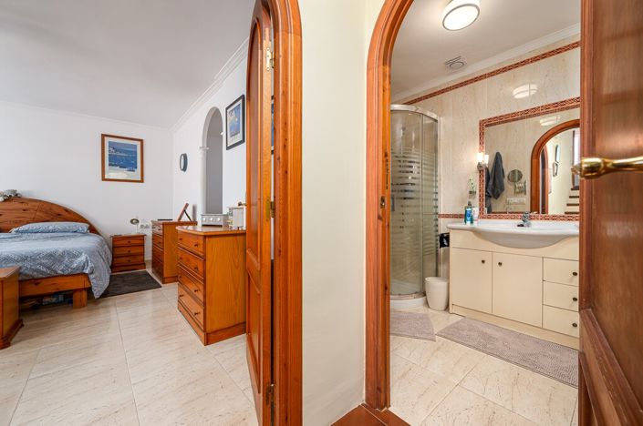 Image No.18-2 Bed Townhouse for sale