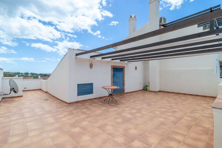 Image No.17-2 Bed Property for sale