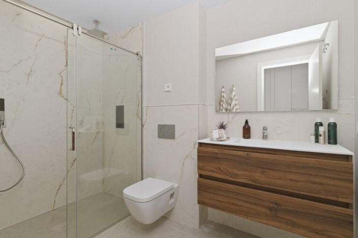 Image No.9-3 Bed Property for sale