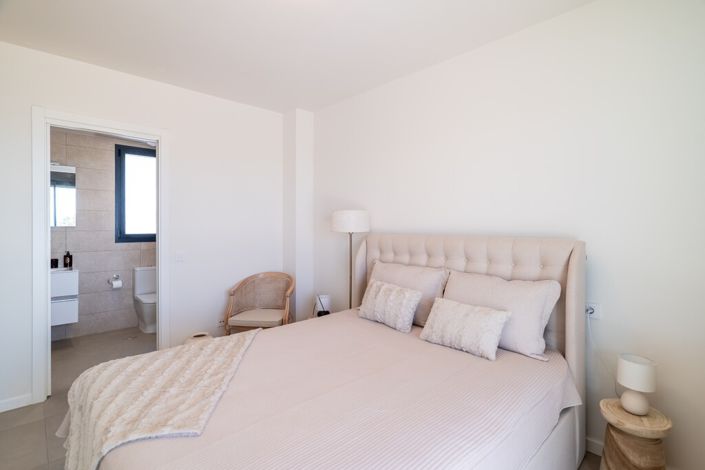 Image No.24-2 Bed Property for sale