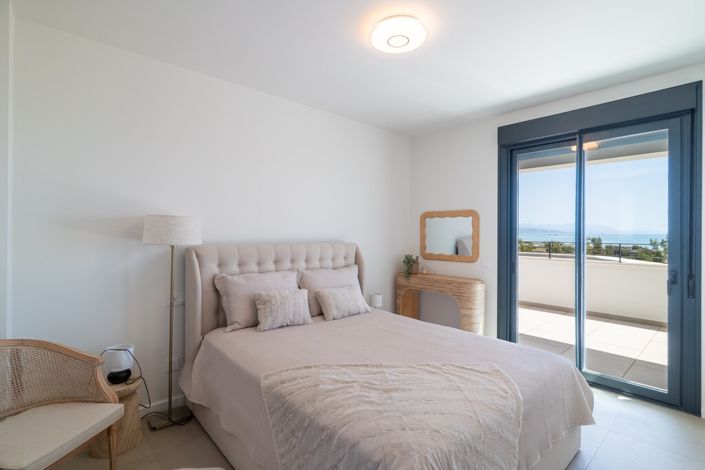 Image No.25-2 Bed Property for sale
