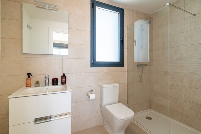 Image No.26-2 Bed Property for sale