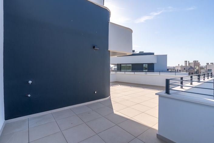 Image No.36-2 Bed Property for sale
