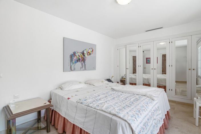 Image No.20-3 Bed Property for sale