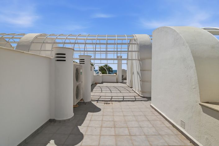 Image No.27-3 Bed Property for sale