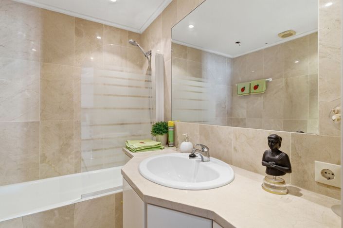 Image No.31-3 Bed Property for sale