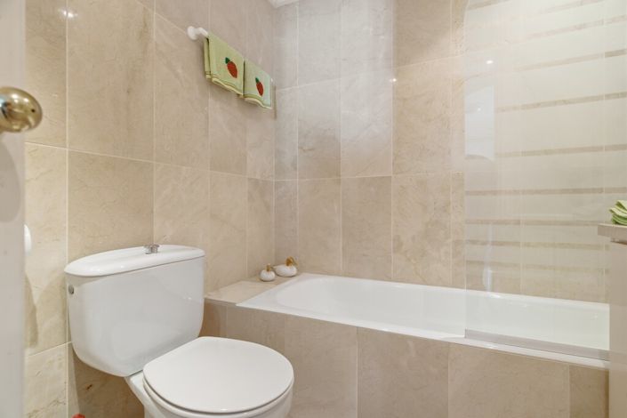 Image No.32-3 Bed Property for sale
