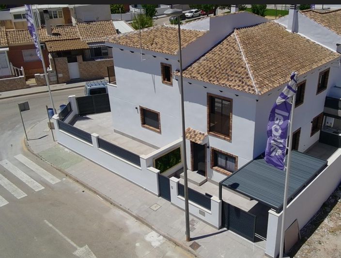 Image No.2-3 Bed Townhouse for sale