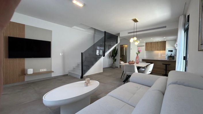 Image No.6-3 Bed Townhouse for sale