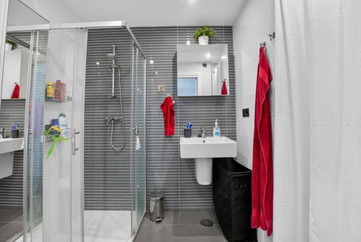 Image No.17-2 Bed Property for sale