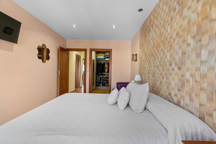 Image No.26-4 Bed Villa for sale