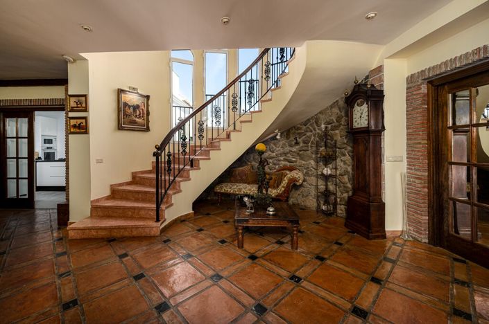 Image No.10-5 Bed Villa for sale