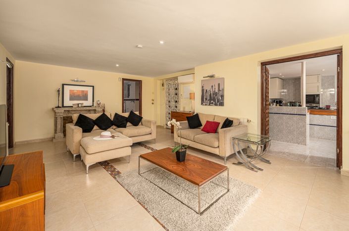 Image No.38-5 Bed Villa for sale