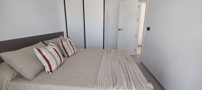 Image No.14-2 Bed Property for sale