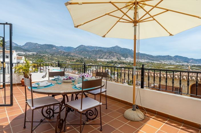 Image No.2-3 Bed Villa for sale