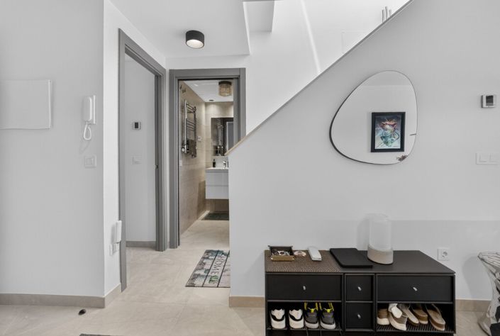Image No.11-2 Bed Property for sale