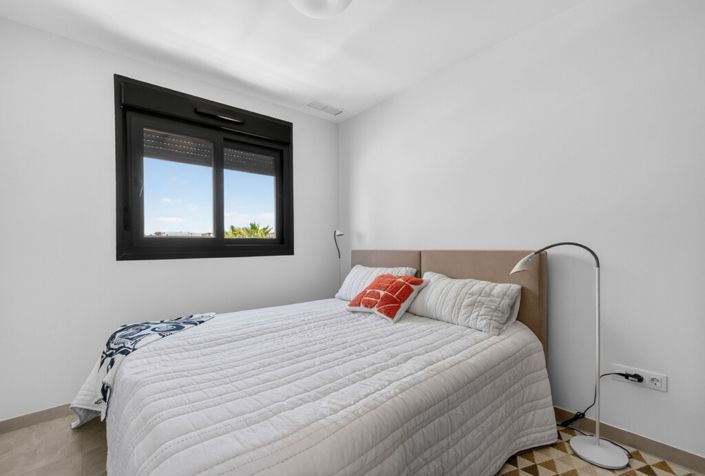 Image No.17-2 Bed Property for sale