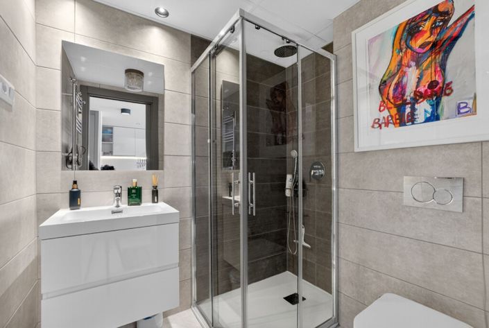 Image No.18-2 Bed Property for sale