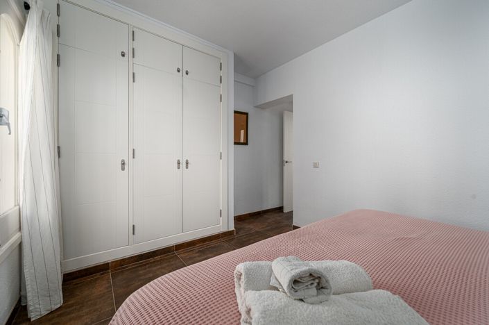 Image No.19-3 Bed Townhouse for sale