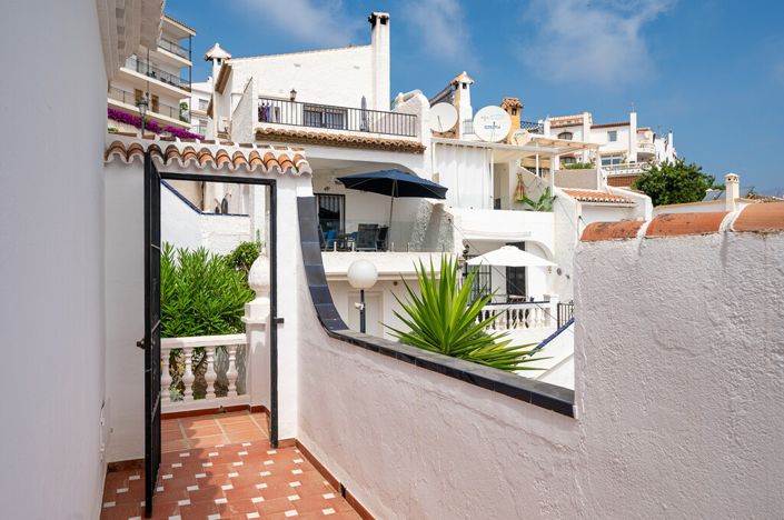 Image No.27-3 Bed Townhouse for sale