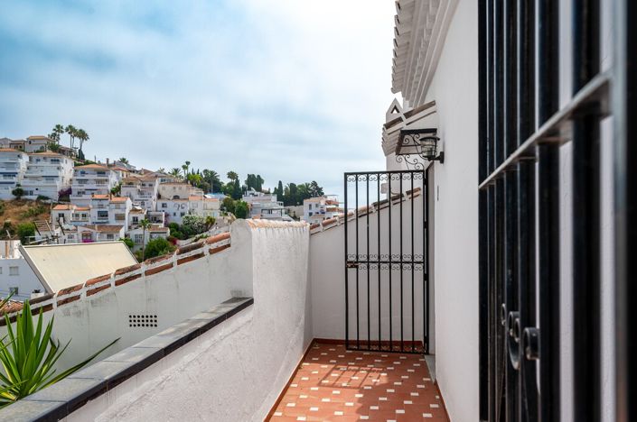 Image No.28-3 Bed Townhouse for sale