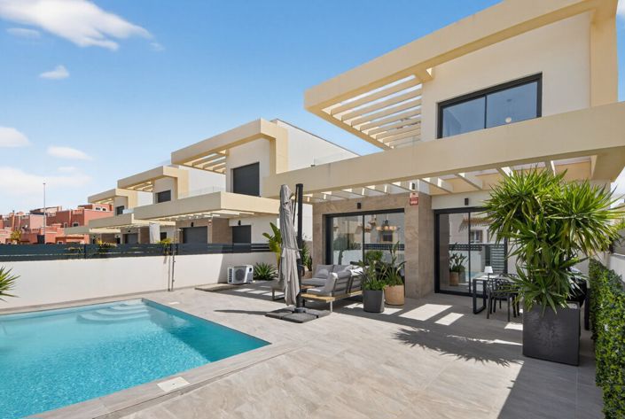 Image No.2-3 Bed Villa for sale
