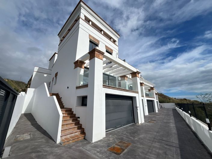 Image No.11-2 Bed Property for sale