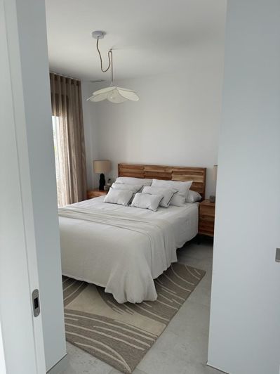 Image No.15-2 Bed Property for sale