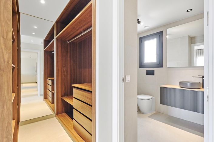 Image No.28-2 Bed Property for sale