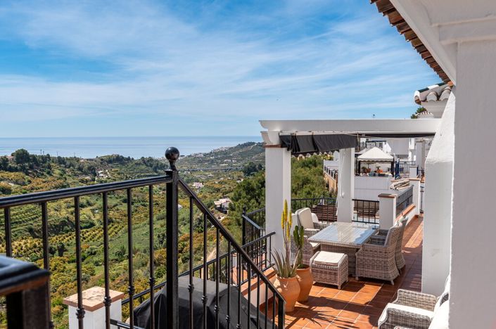 Image No.3-5 Bed Villa for sale