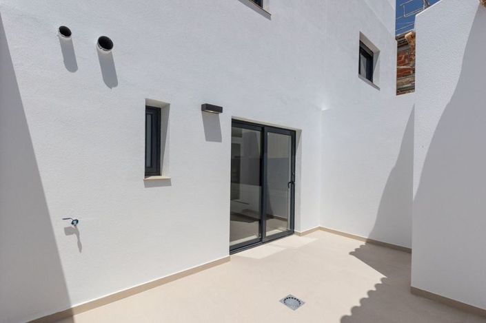 Image No.19-4 Bed Townhouse for sale