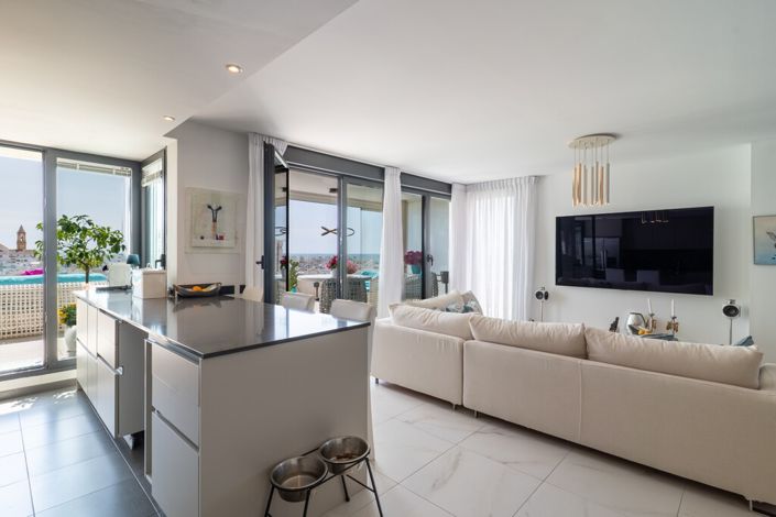 Image No.15-3 Bed Property for sale
