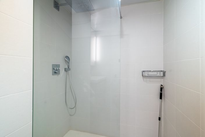 Image No.19-3 Bed Property for sale