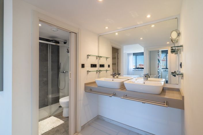 Image No.22-3 Bed Property for sale