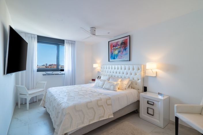 Image No.24-3 Bed Property for sale