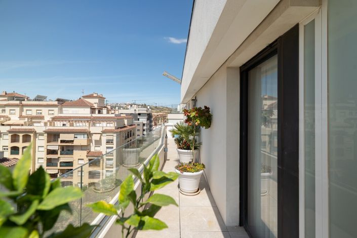 Image No.9-3 Bed Property for sale