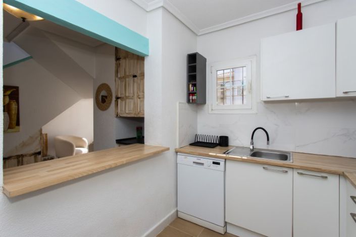 Image No.27-3 Bed Property for sale