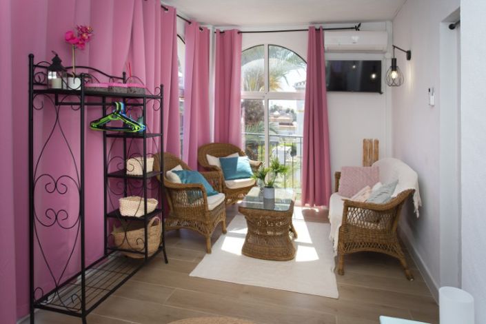 Image No.40-3 Bed Property for sale