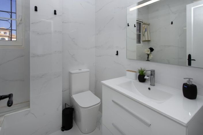 Image No.42-3 Bed Property for sale