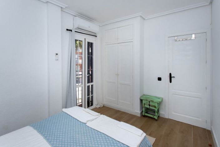 Image No.48-3 Bed Property for sale