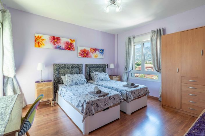 Image No.19-8 Bed Villa for sale