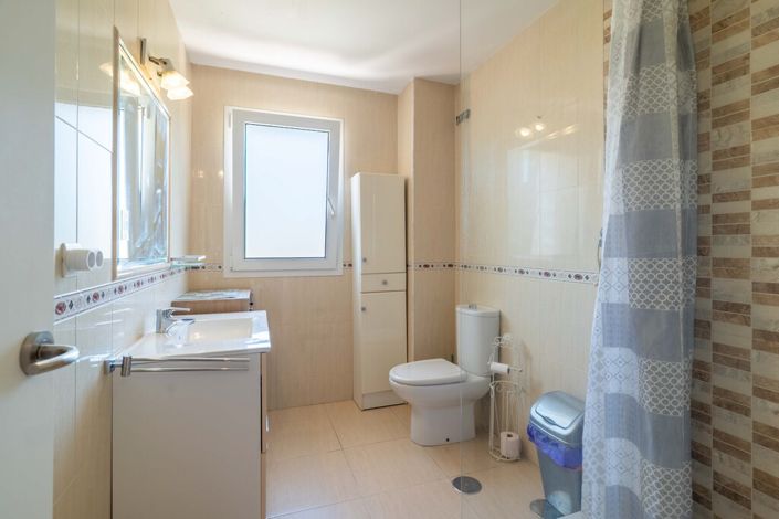 Image No.20-8 Bed Villa for sale